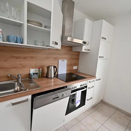 Apartment Haus 3 16 - Lowbudget *