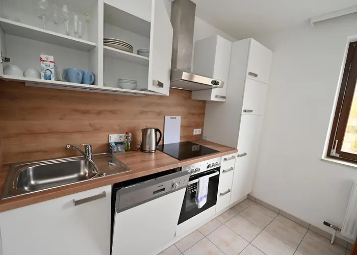 Apartment Haus 3 16 - Lowbudget *